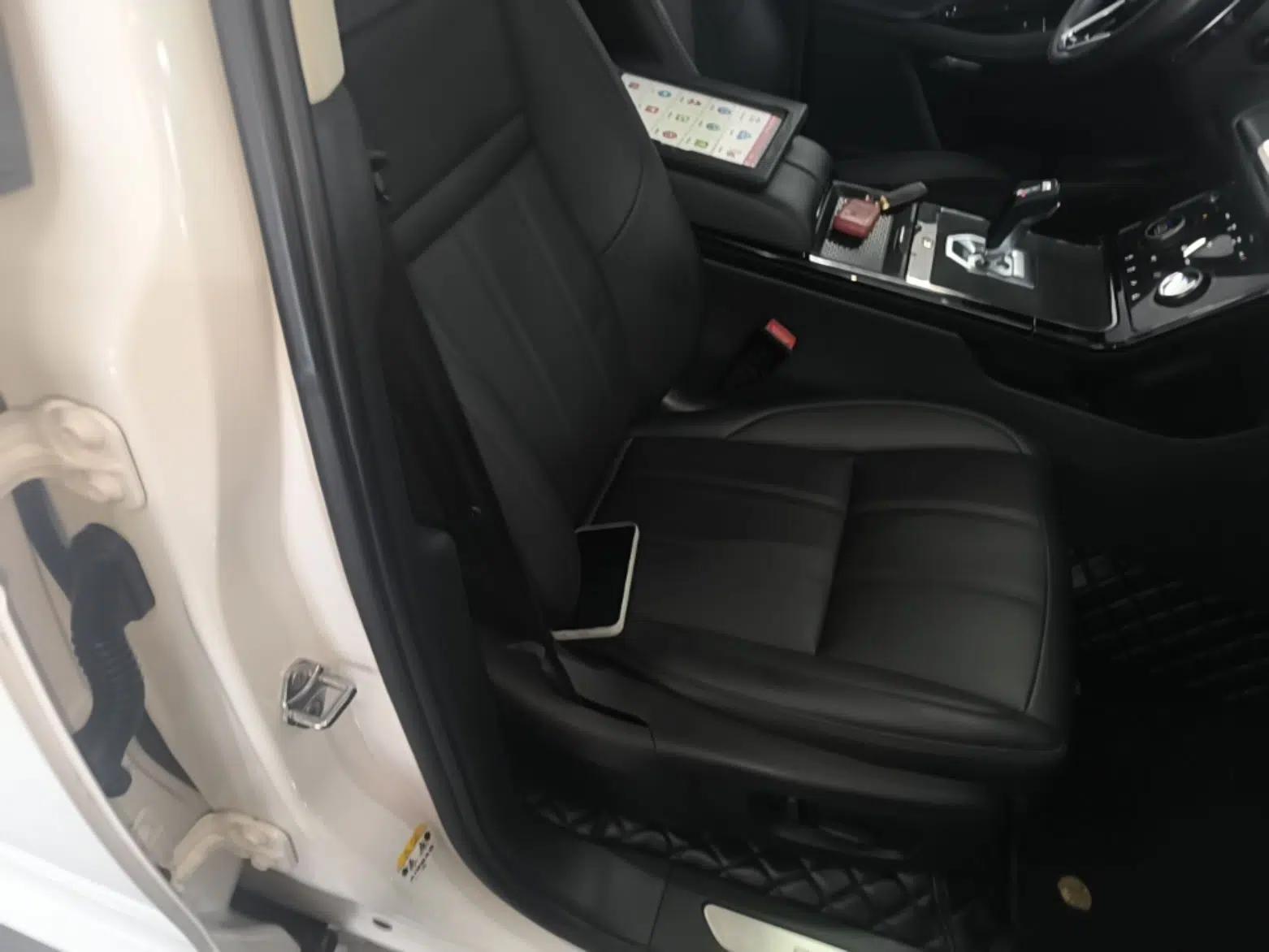 Land Rover Range Evoque 2021 Range Rover Velar 249 PS R-Dynamic S Performance Edition — миниатюра 19