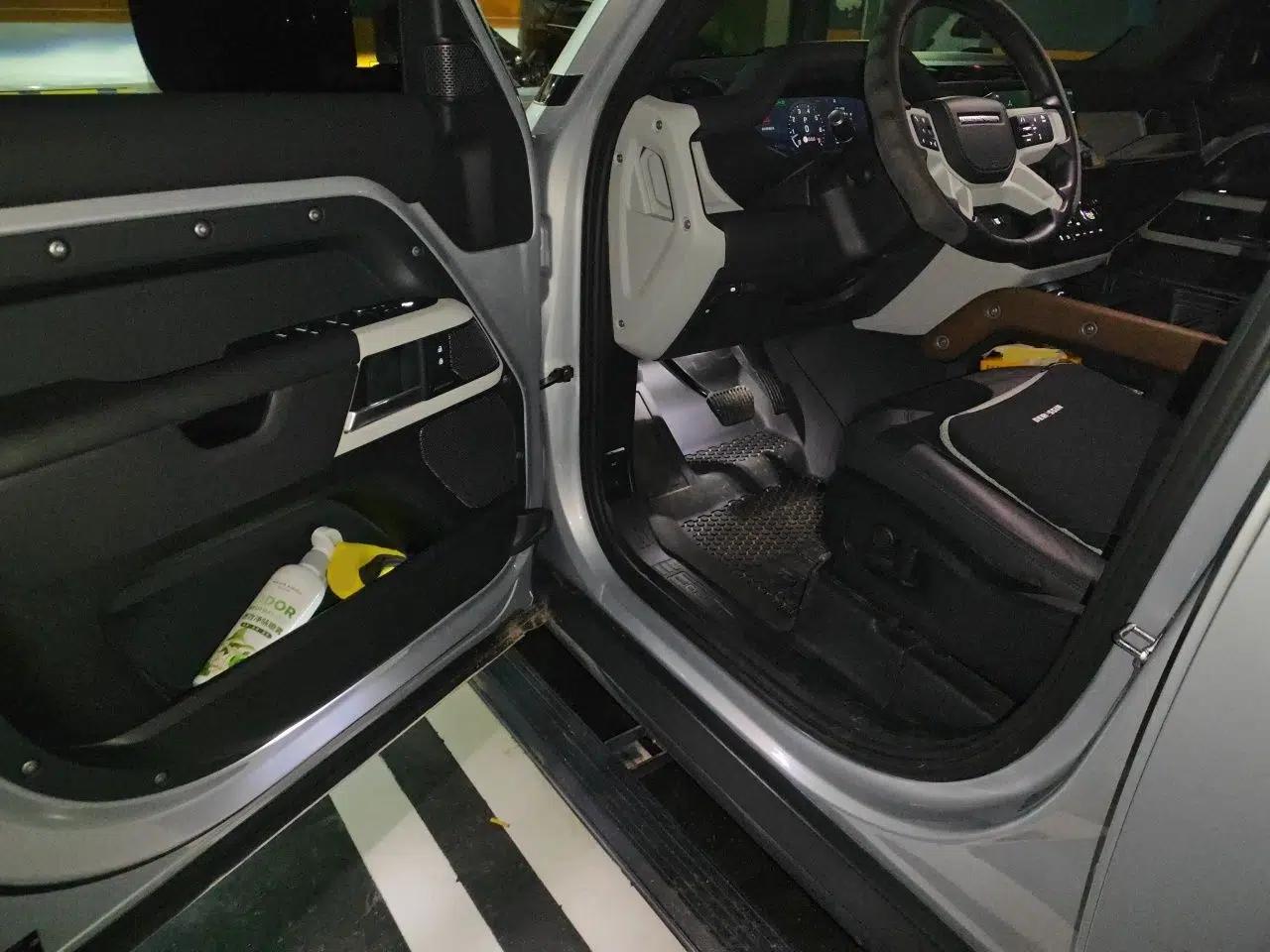 Land Rover Defender 2022 110 P400 Dark Edition — миниатюра 16