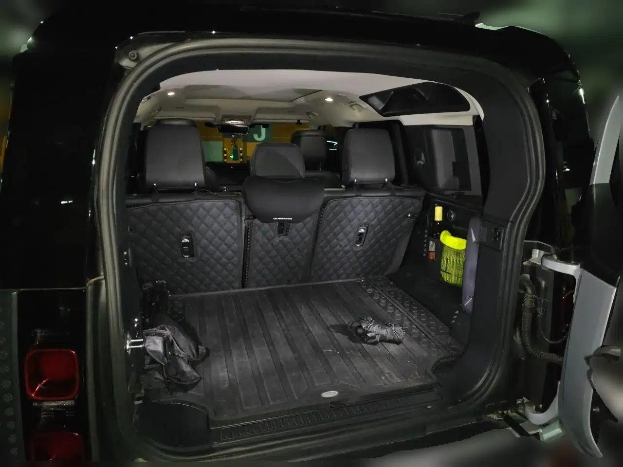 Land Rover Defender 2022 110 P400 Dark Edition — миниатюра 19