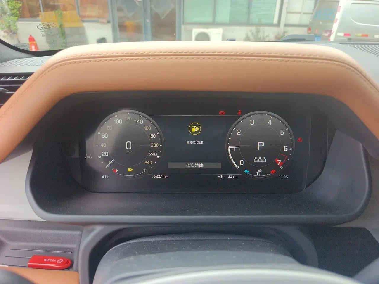 Land Rover Defender 2023 Facelift 110 3.0T P400 Dark Edition — миниатюра 11