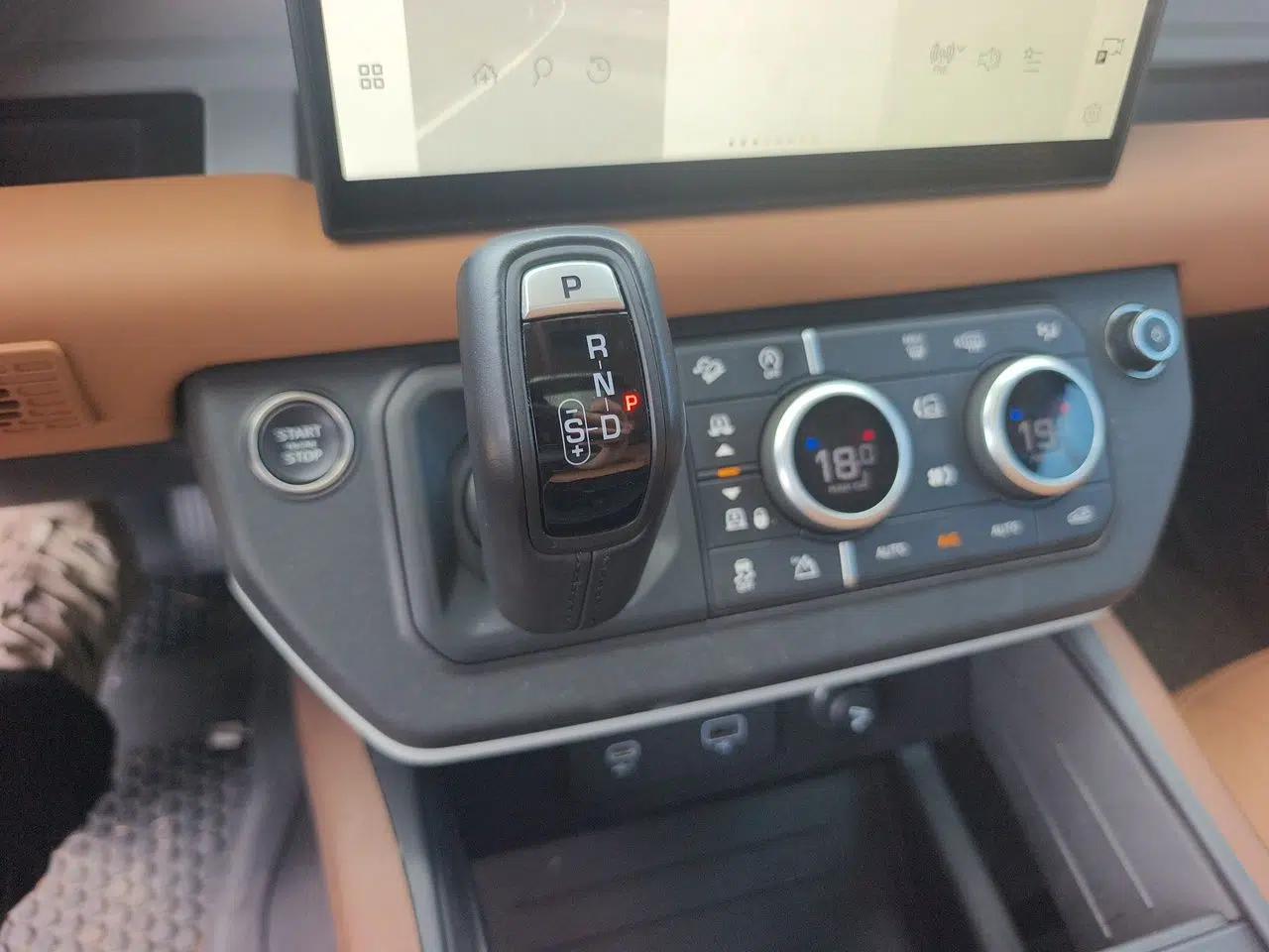 Land Rover Defender 2023 Facelift 110 3.0T P400 Dark Edition — миниатюра 14