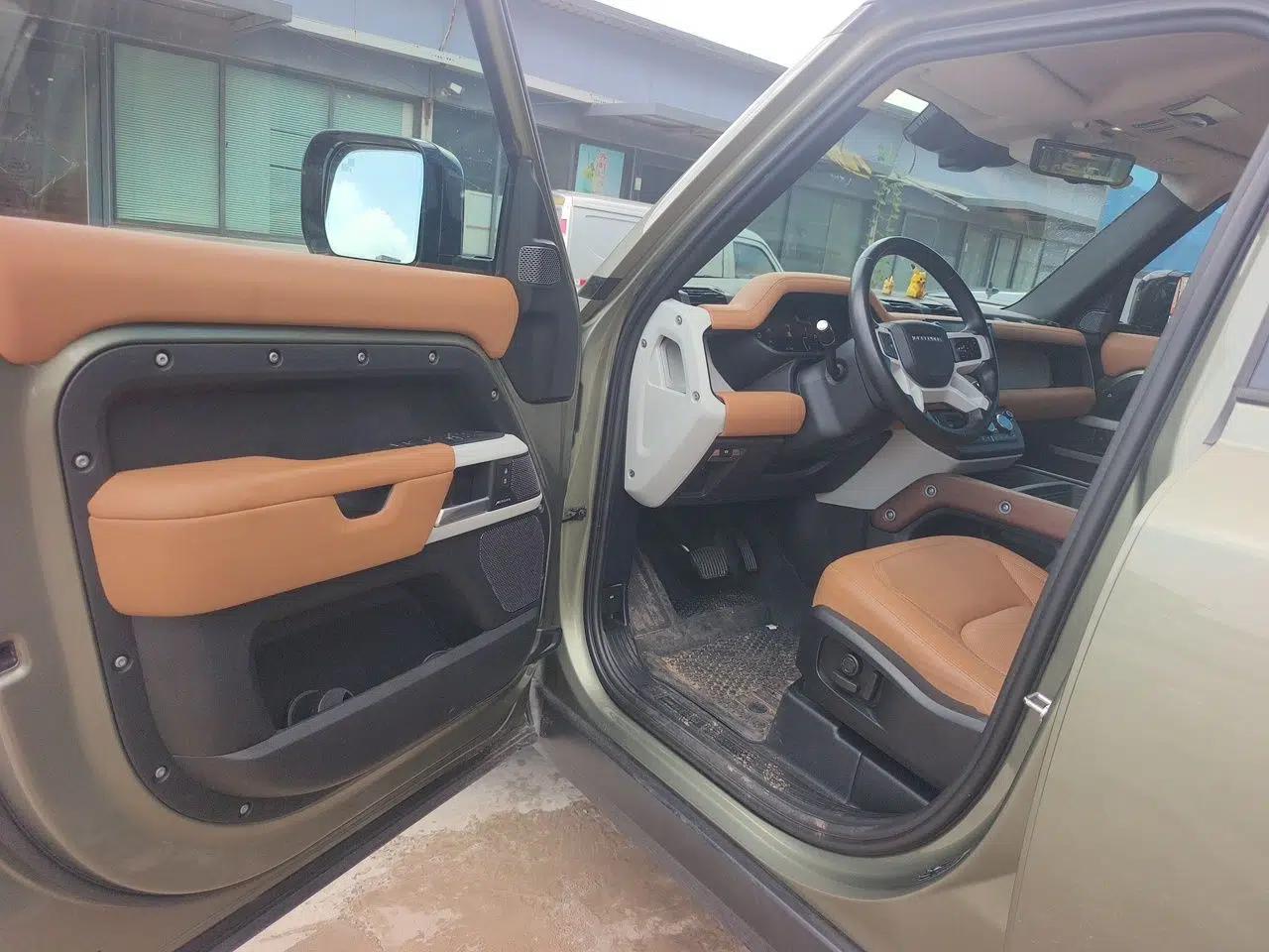 Land Rover Defender 2023 Facelift 110 3.0T P400 Dark Edition — миниатюра 16