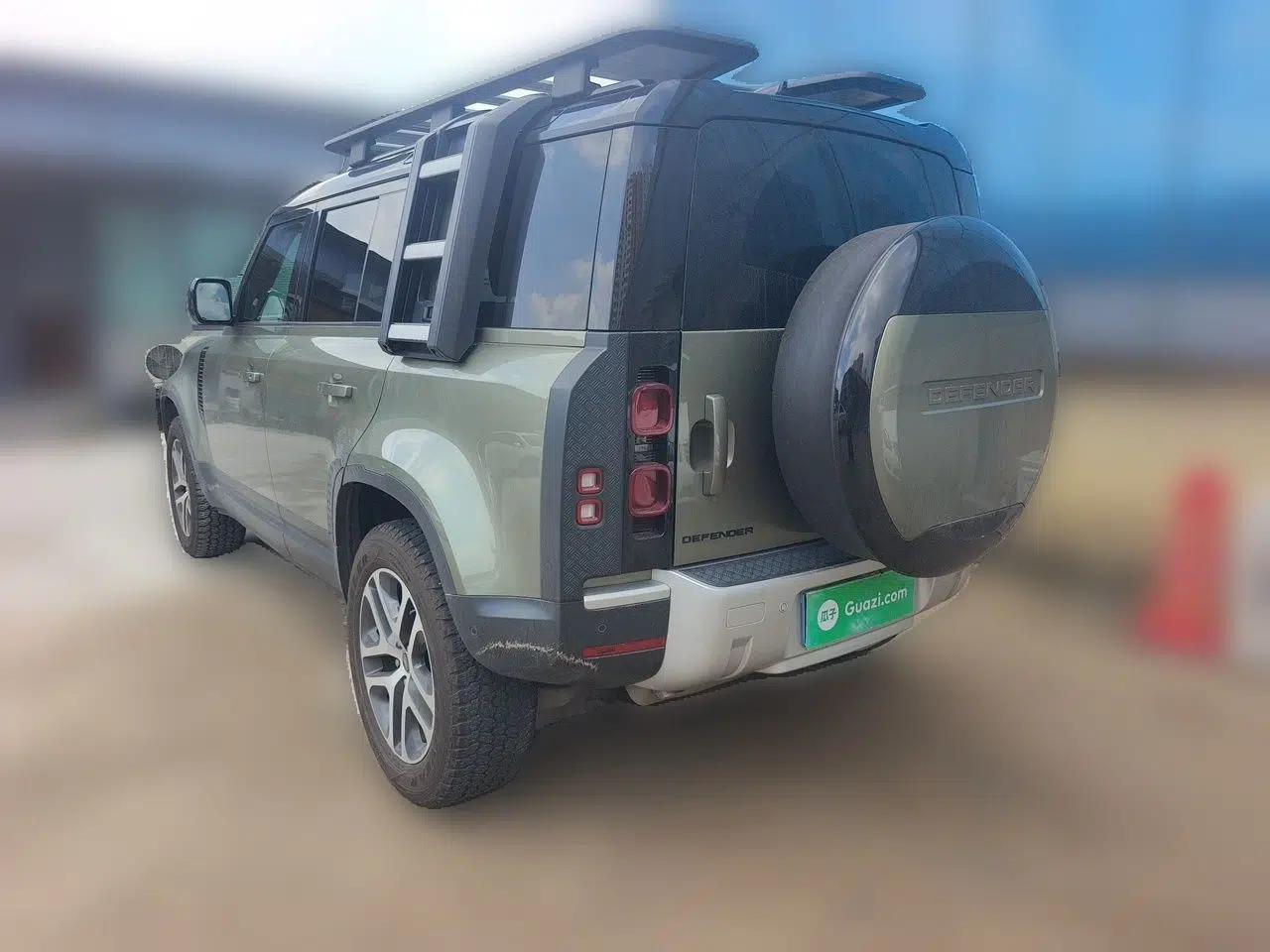 Land Rover Defender 2023 Facelift 110 3.0T P400 Dark Edition — миниатюра 4