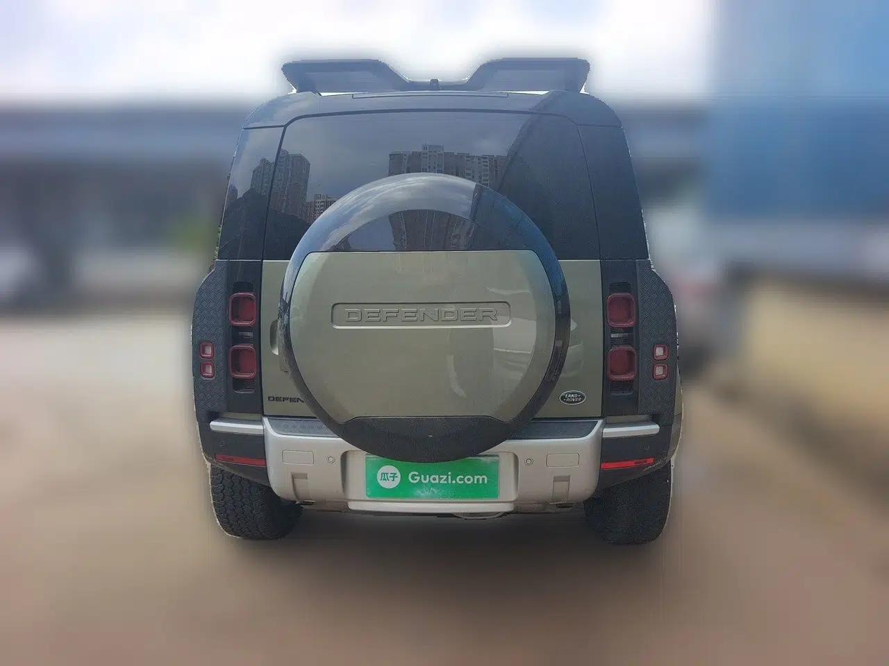 Land Rover Defender 2023 Facelift 110 3.0T P400 Dark Edition — миниатюра 5