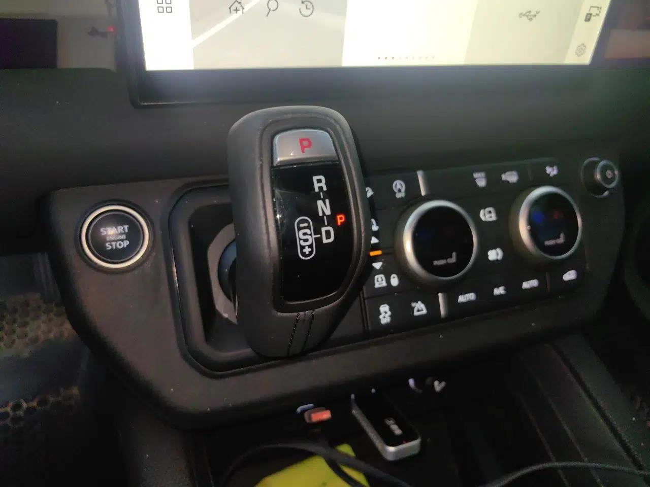 Land Rover Defender 2023 110 3.0T P400 75th Anniversary Legend Edition — миниатюра 14