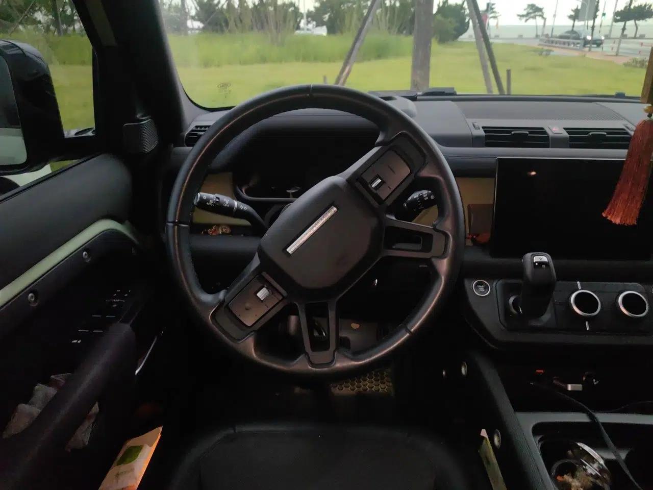 Land Rover Defender 2023 110 3.0T P400 75th Anniversary Legend Edition — миниатюра 10
