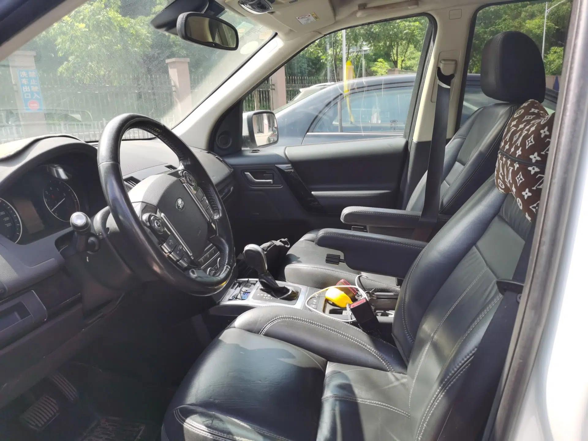 Land Rover Freelander 2 2015 2.0T Si4 HSE Luxury Collector's Edition — миниатюра 15