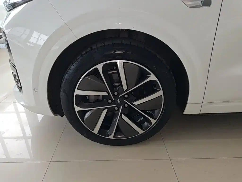 Li Auto L6 2024 Pro — миниатюра 23