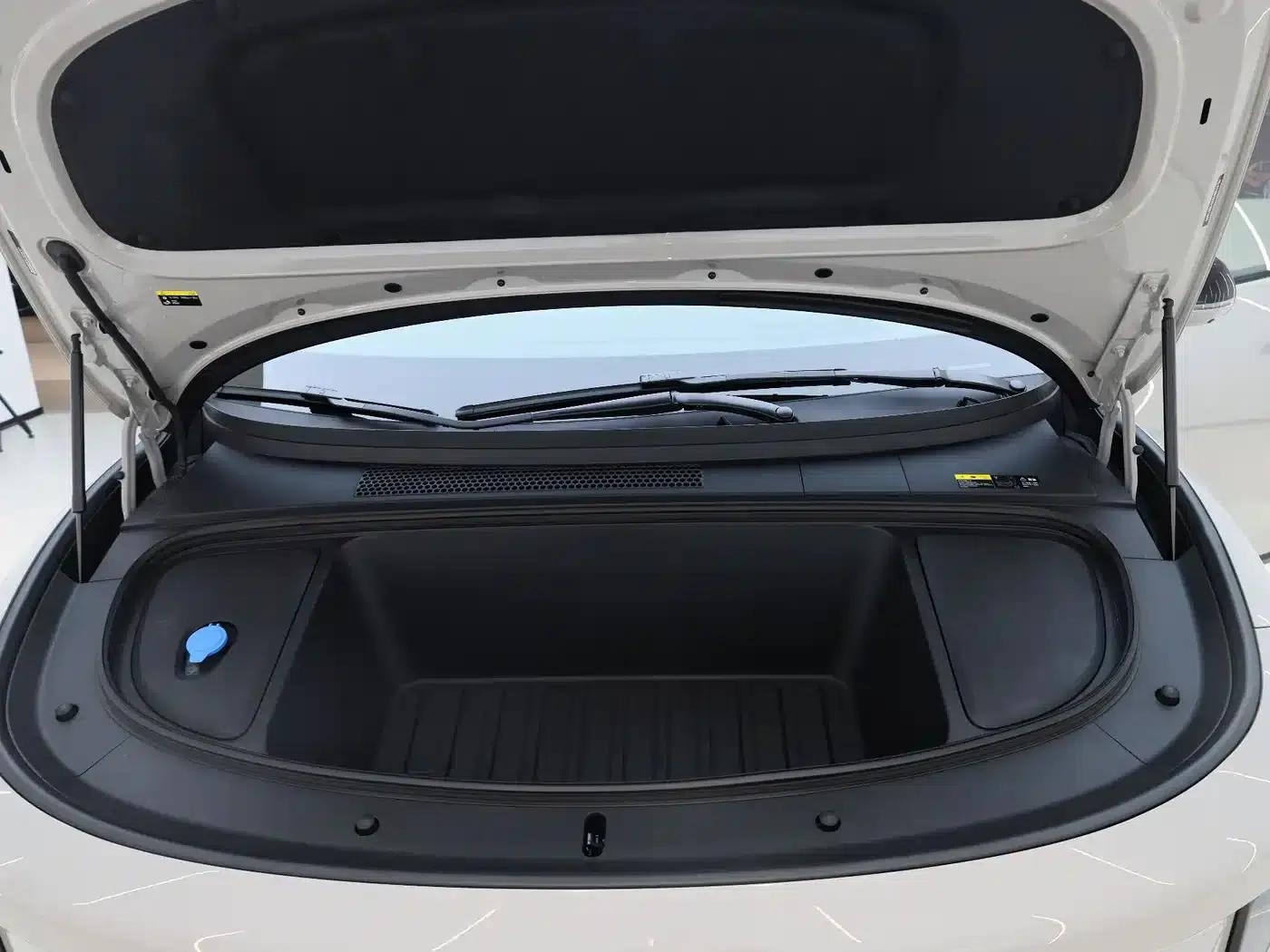 Li Auto i6 2025 Two-Wheel Drive Standard Edition — миниатюра 12