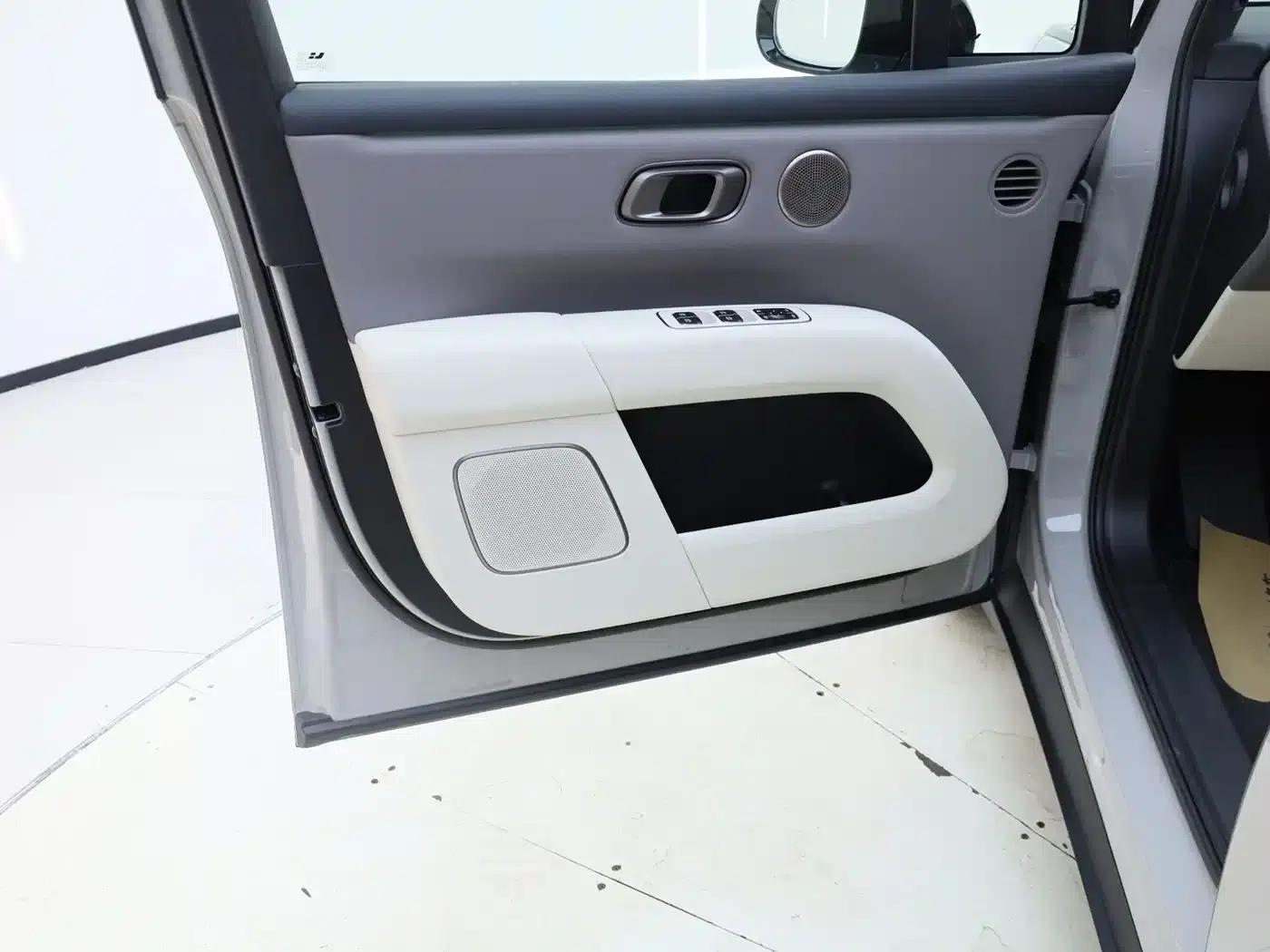 Li Auto i6 2025 Two-Wheel Drive Standard Edition — миниатюра 17