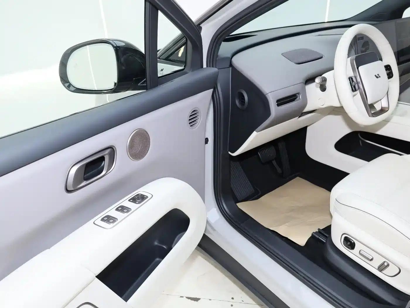 Li Auto i6 2025 Two-Wheel Drive Standard Edition — миниатюра 19