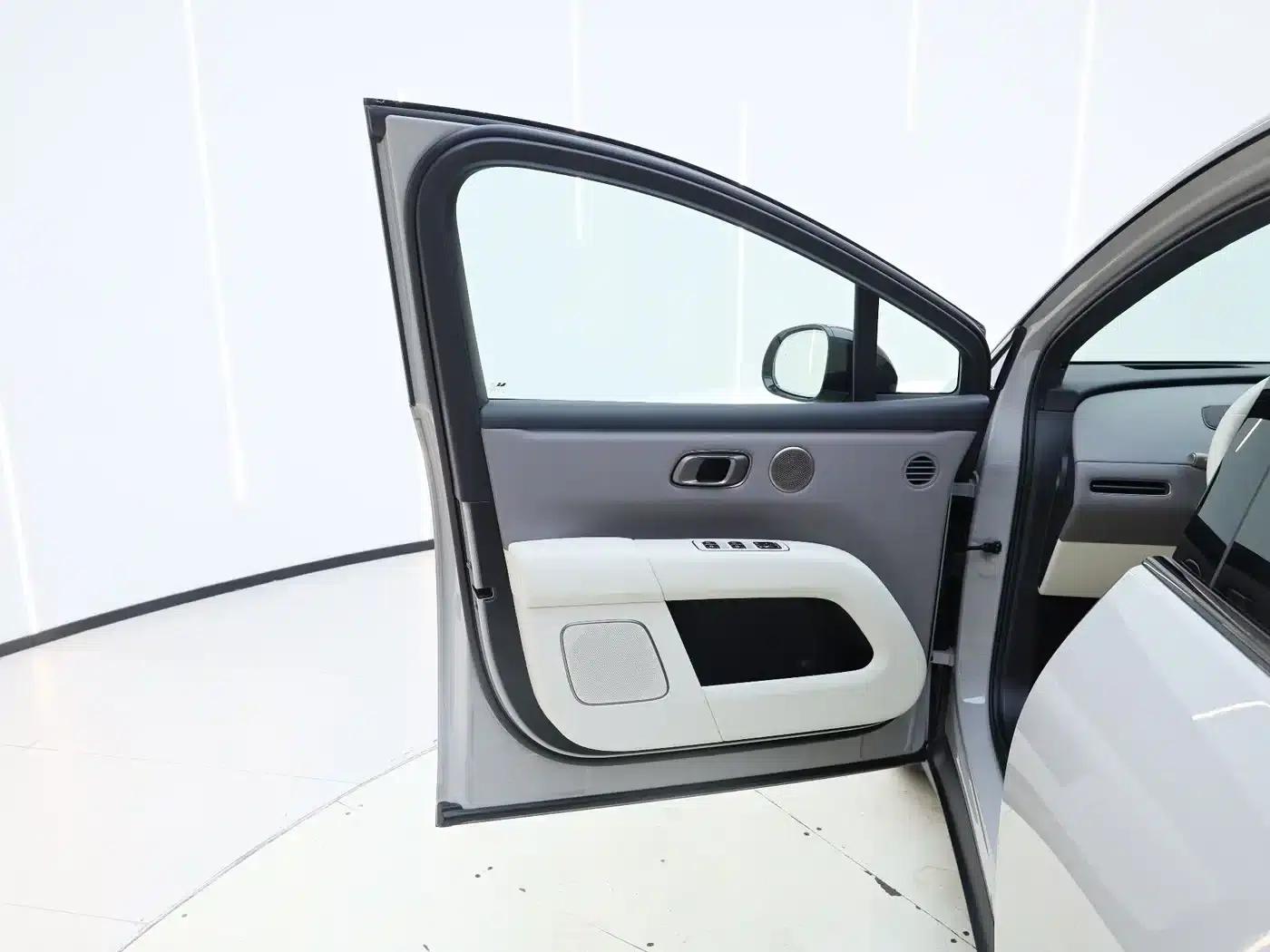 Li Auto i6 2025 Two-Wheel Drive Standard Edition — миниатюра 26