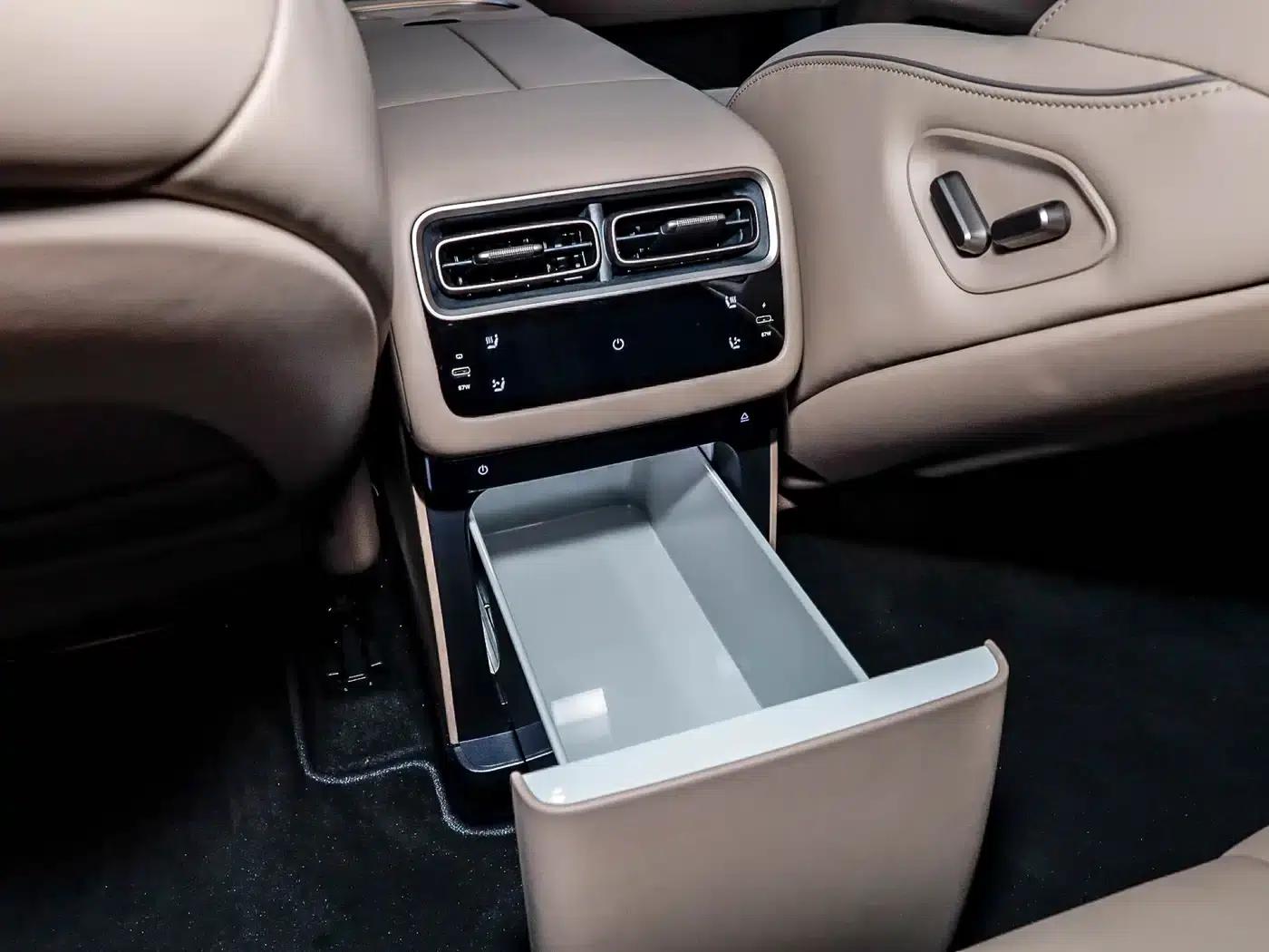 Li Auto i6 2025 Two-Wheel Drive Standard Edition — миниатюра 3