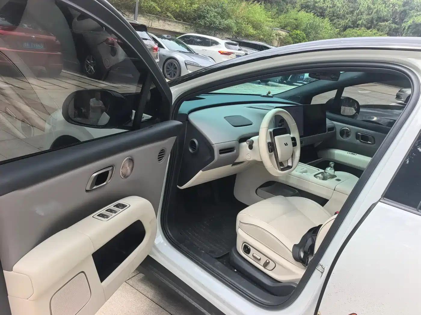 Li Auto i6 2025 Two-Wheel Drive Standard Edition — миниатюра 3