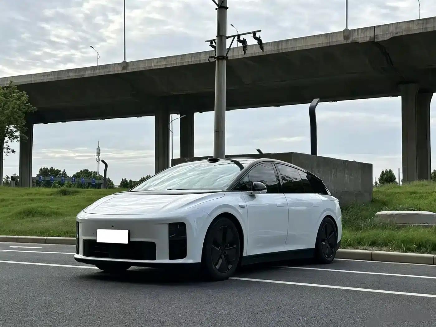 Li Auto i6 2025 Two-Wheel Drive Standard Edition — миниатюра 1