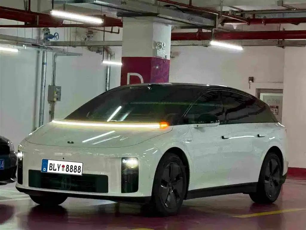 Li Auto i6 2025 Two-Wheel Drive Standard Edition — миниатюра 1