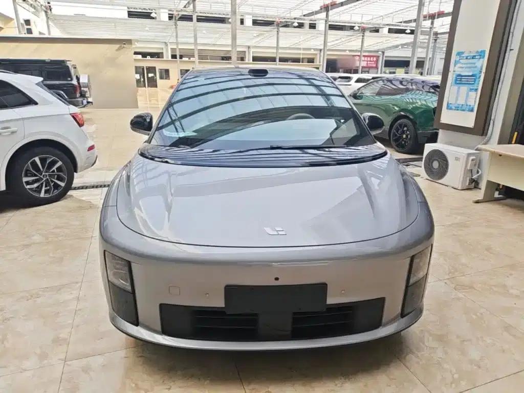 Li Auto i6 2025 Two-Wheel Drive Standard Edition — миниатюра 3