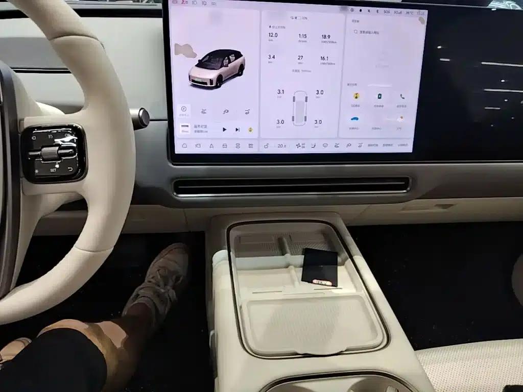 Li Auto i6 2025 Two-Wheel Drive Standard Edition — миниатюра 10