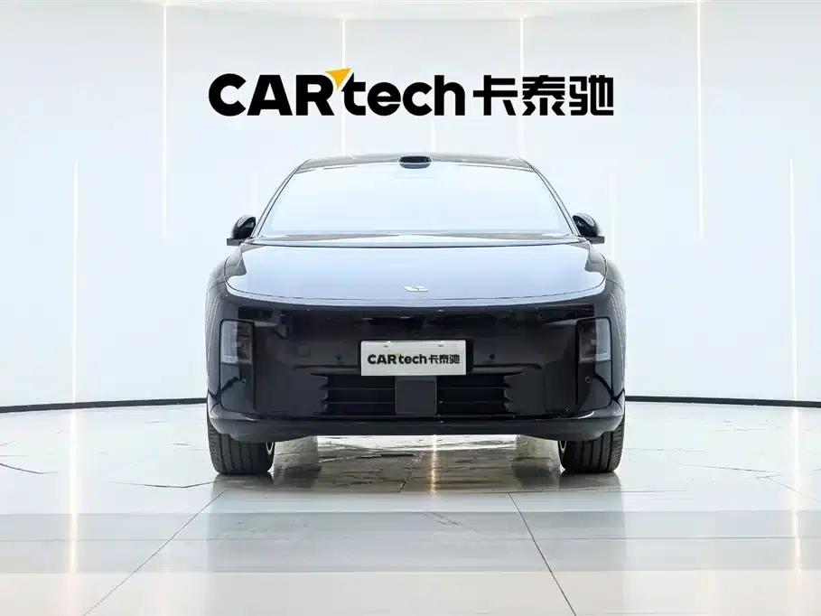 Li Auto i8 2025 Standard Edition — миниатюра 1