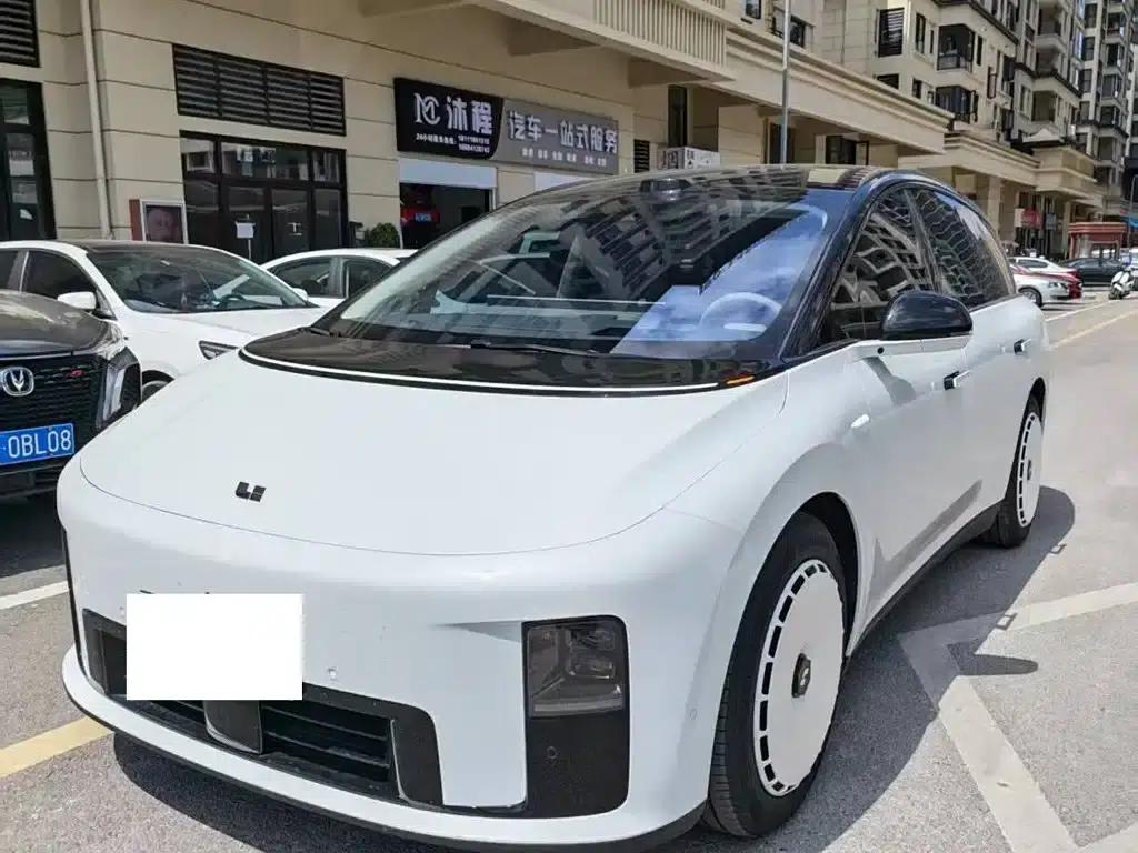 Li Auto i8 2025 Standard Edition — миниатюра 2
