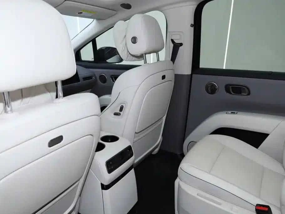 Li Auto i8 2025 Standard Edition — миниатюра 21