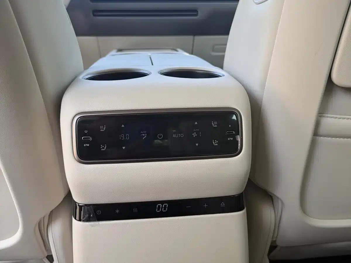 Li Auto i8 2025 Standard Edition — миниатюра 9