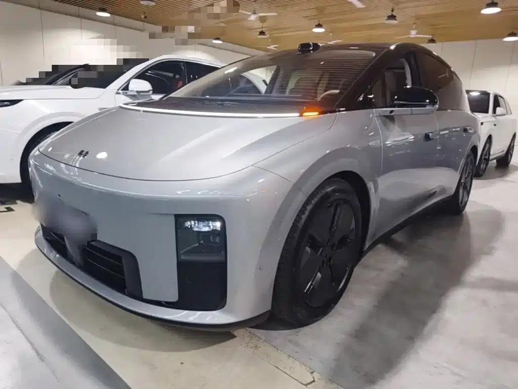 Li Auto i8 2025 Standard Edition — миниатюра 1