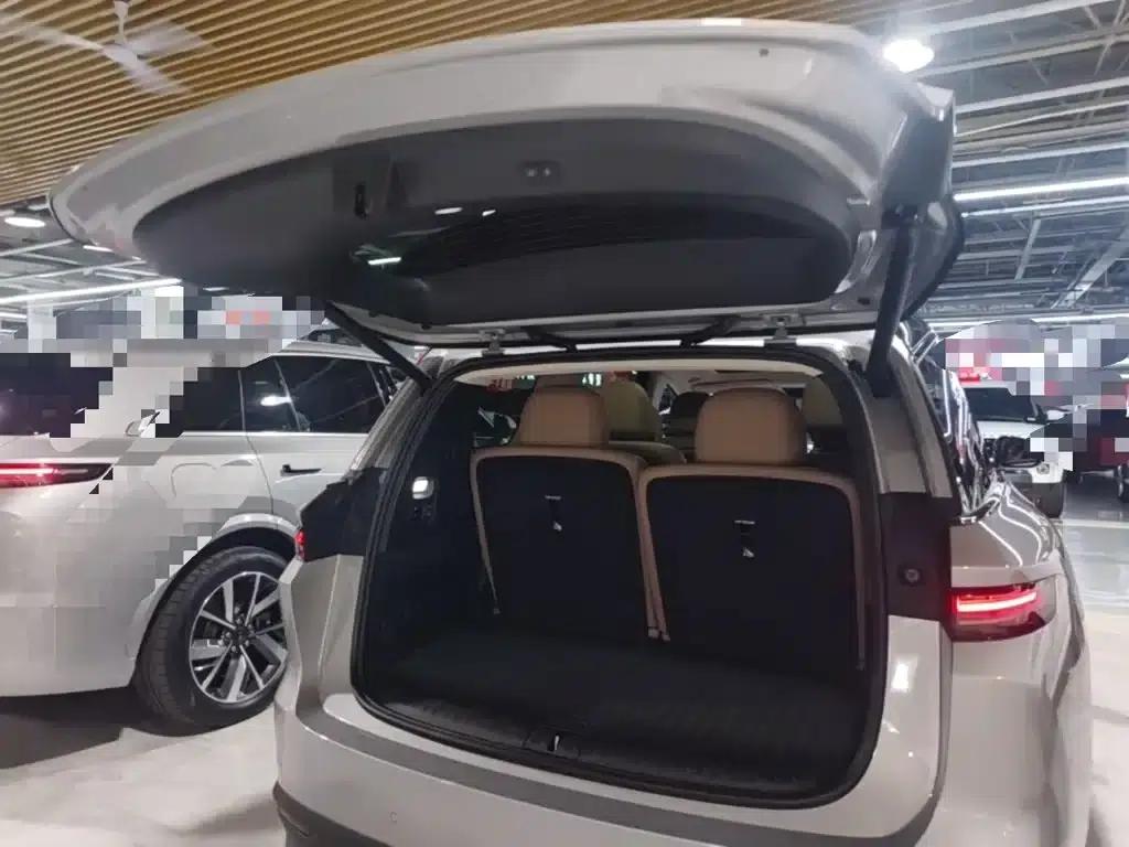 Li Auto i8 2025 Standard Edition — миниатюра 19