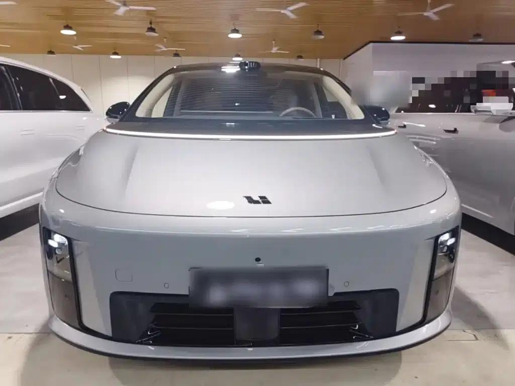 Li Auto i8 2025 Standard Edition — миниатюра 3