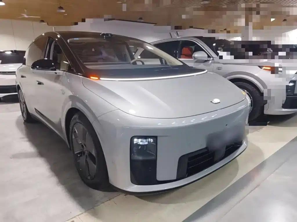 Li Auto i8 2025 Standard Edition — миниатюра 4
