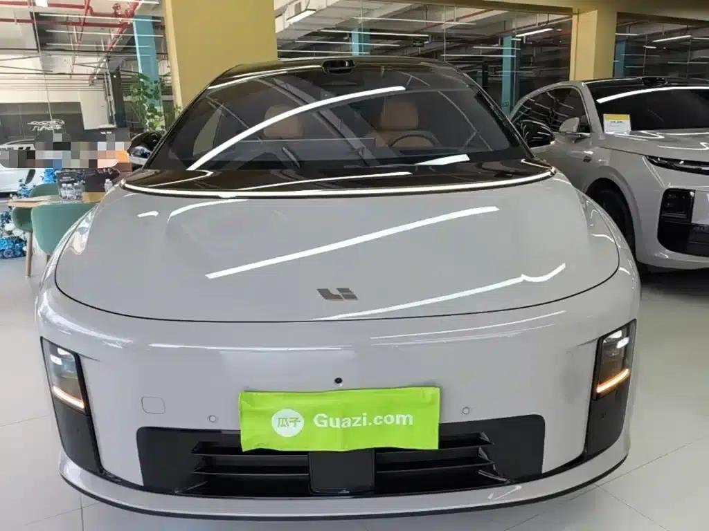 Li Auto i8 2025 Standard Edition — миниатюра 3