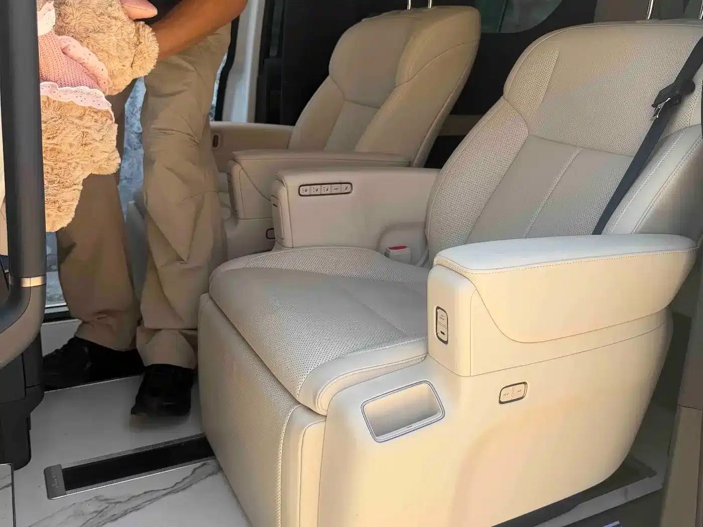 Li Auto MEGA 2025 Home Edition — миниатюра 4