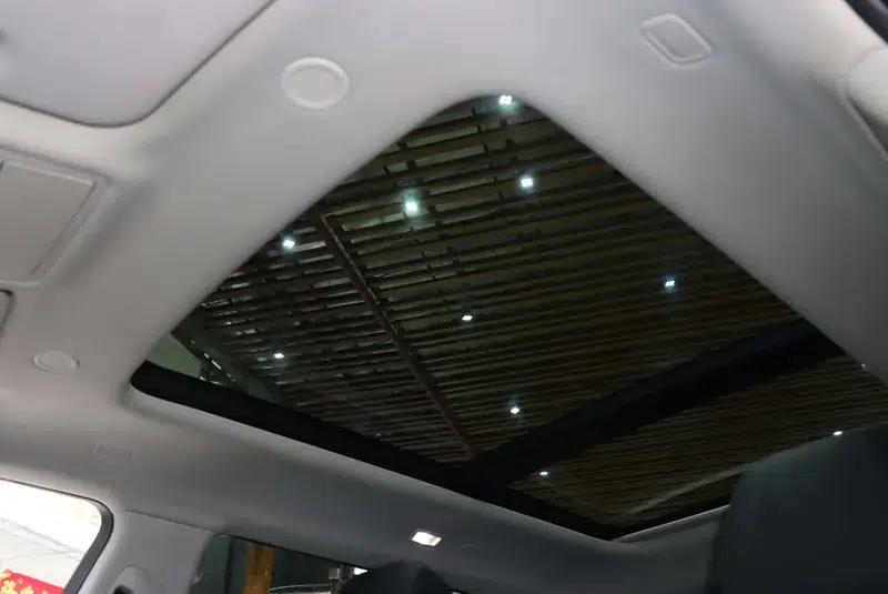 Range Rover Evoque 2021 Model: Evoque L 249PS R-Dynamic First Edition — миниатюра 19