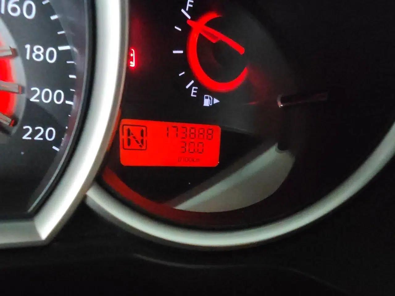 Nissan Sylphy 2009 1.6XE Automatic Comfort Edition — миниатюра 12
