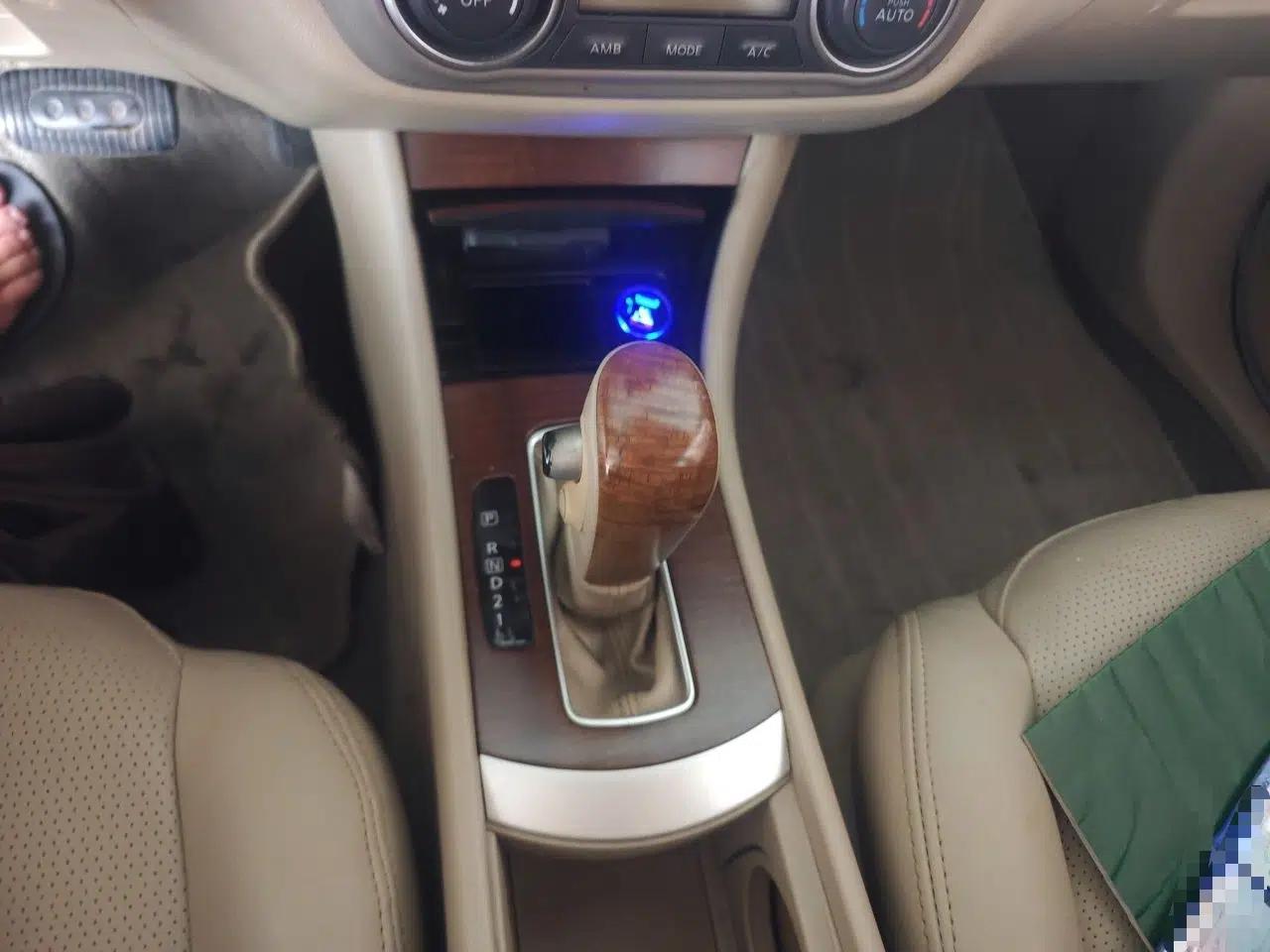 Nissan Sylphy 2009 1.6XE Automatic Comfort Edition — миниатюра 14