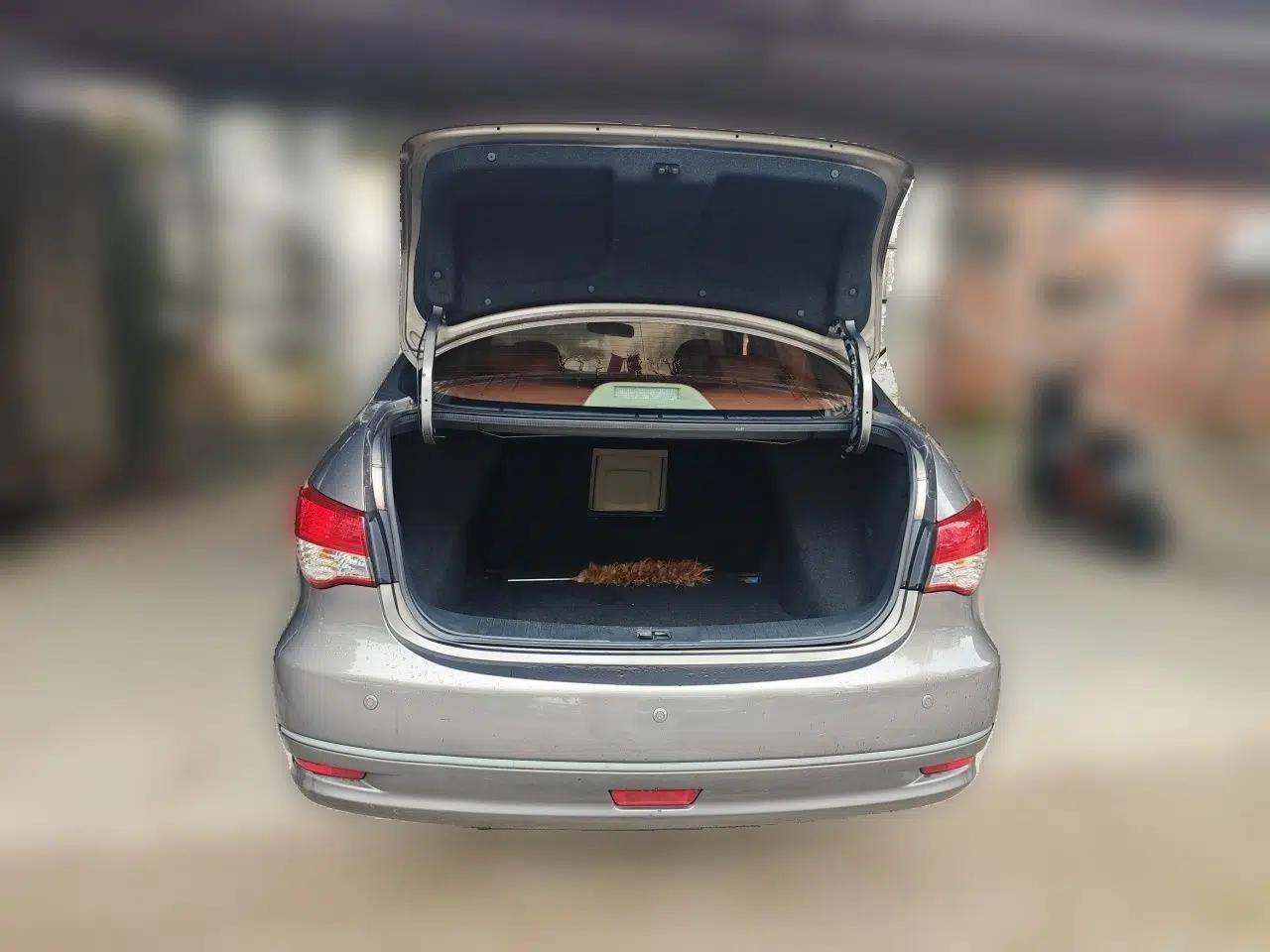 Nissan Sylphy 2009 1.6XE Automatic Comfort Edition — миниатюра 19
