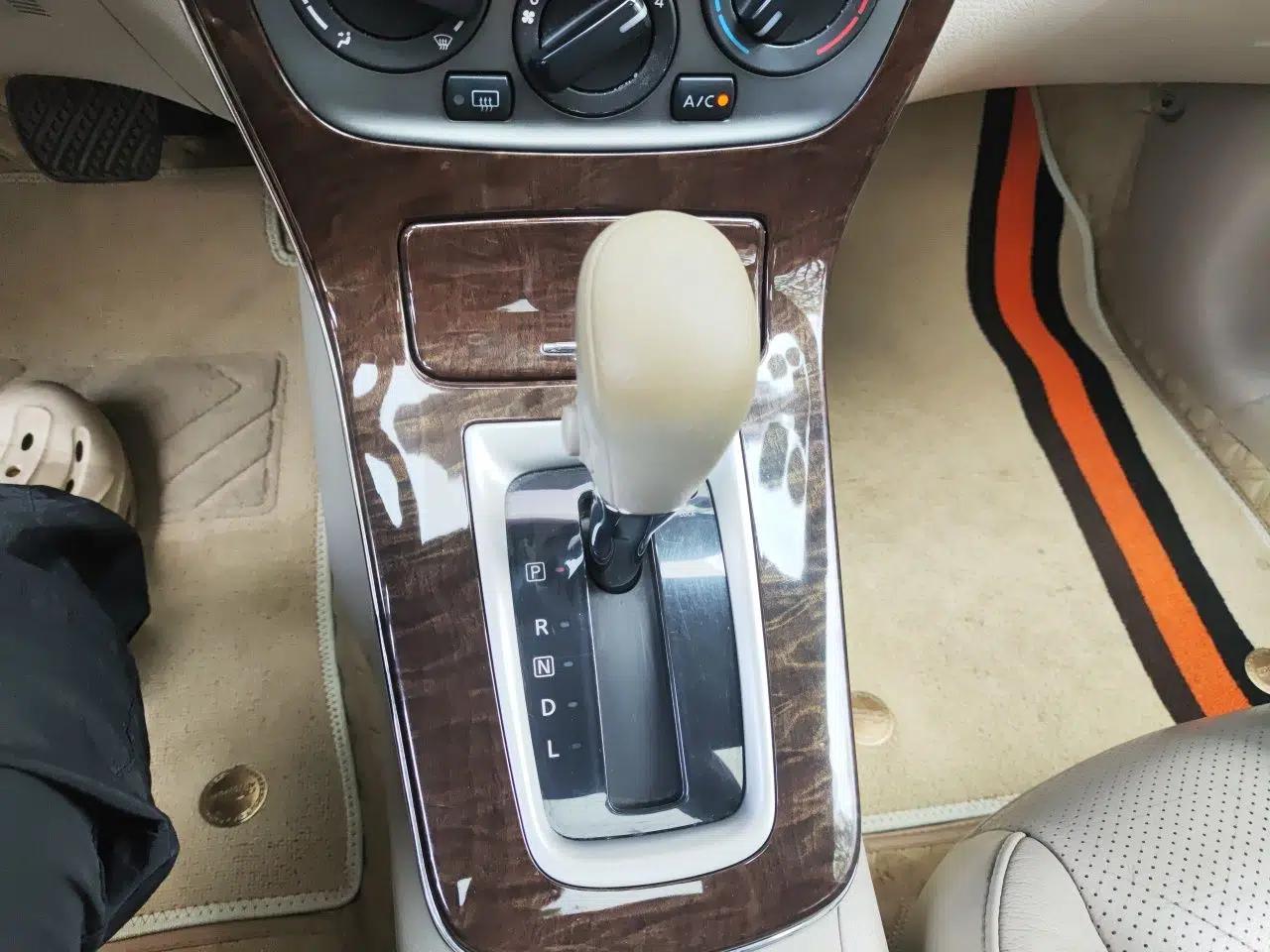 Nissan Sylphy 2012 1.6 XL CVT Luxury Edition — миниатюра 14
