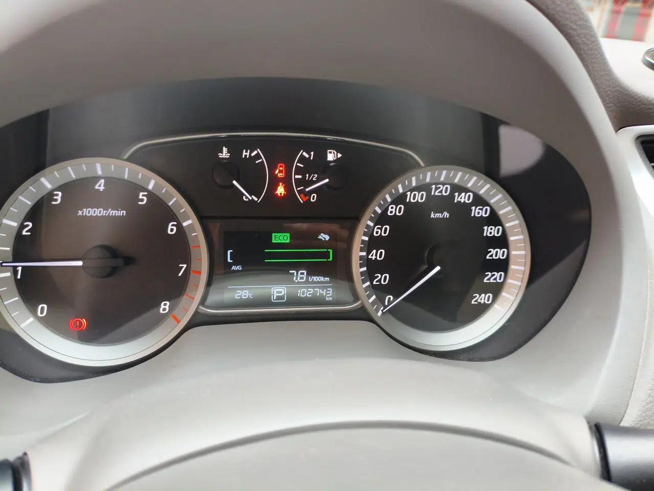 Nissan Sylphy 2012 1.8XL CVT Luxury Edition — миниатюра 11
