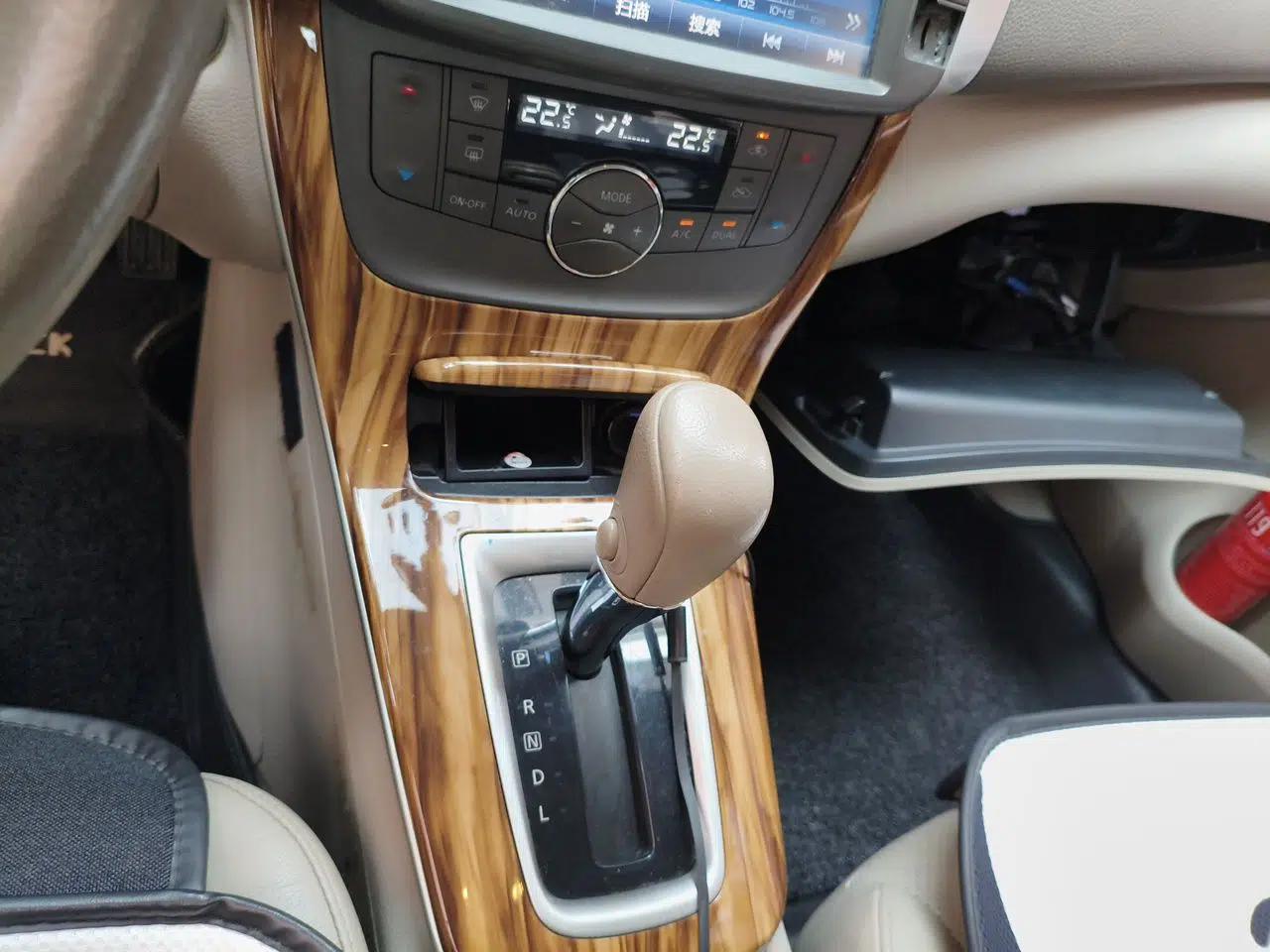 Nissan Sylphy 2012 1.8XL CVT Luxury Edition — миниатюра 14