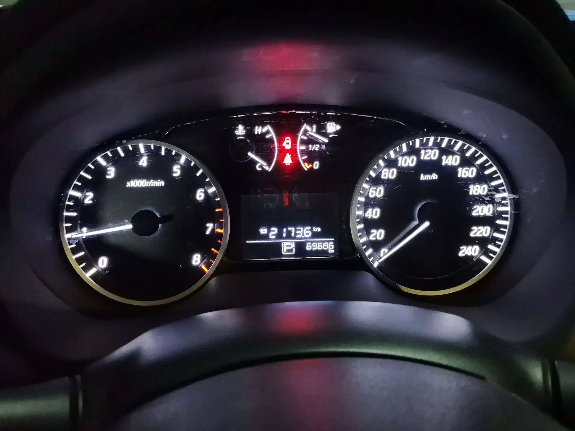 Nissan Sylphy 2016 1.6 XL CVT Deluxe Edition — миниатюра 11