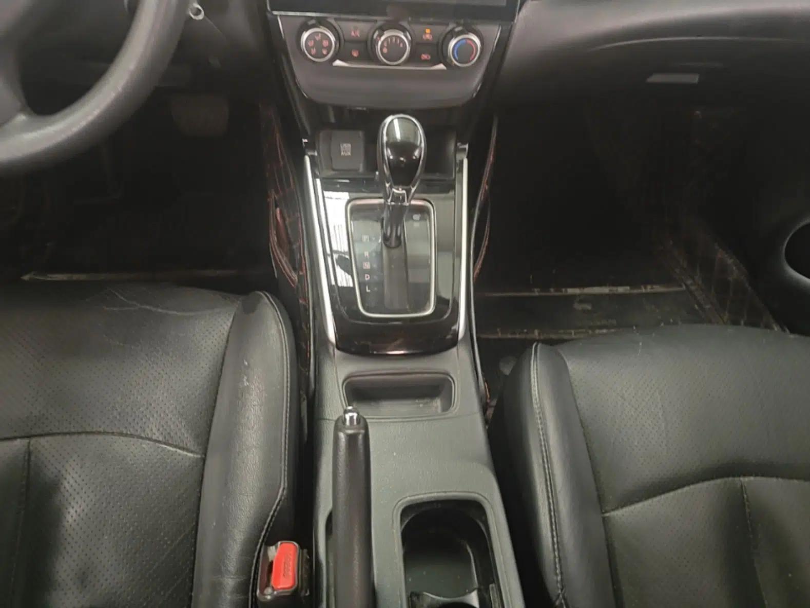 Nissan Sylphy 2016 1.6 XL CVT Luxury Edition — миниатюра 16