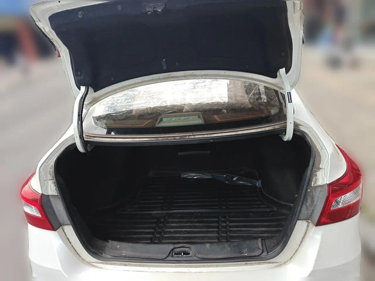Nissan Sylphy 2016 1.6 XL CVT Deluxe Edition — миниатюра 16