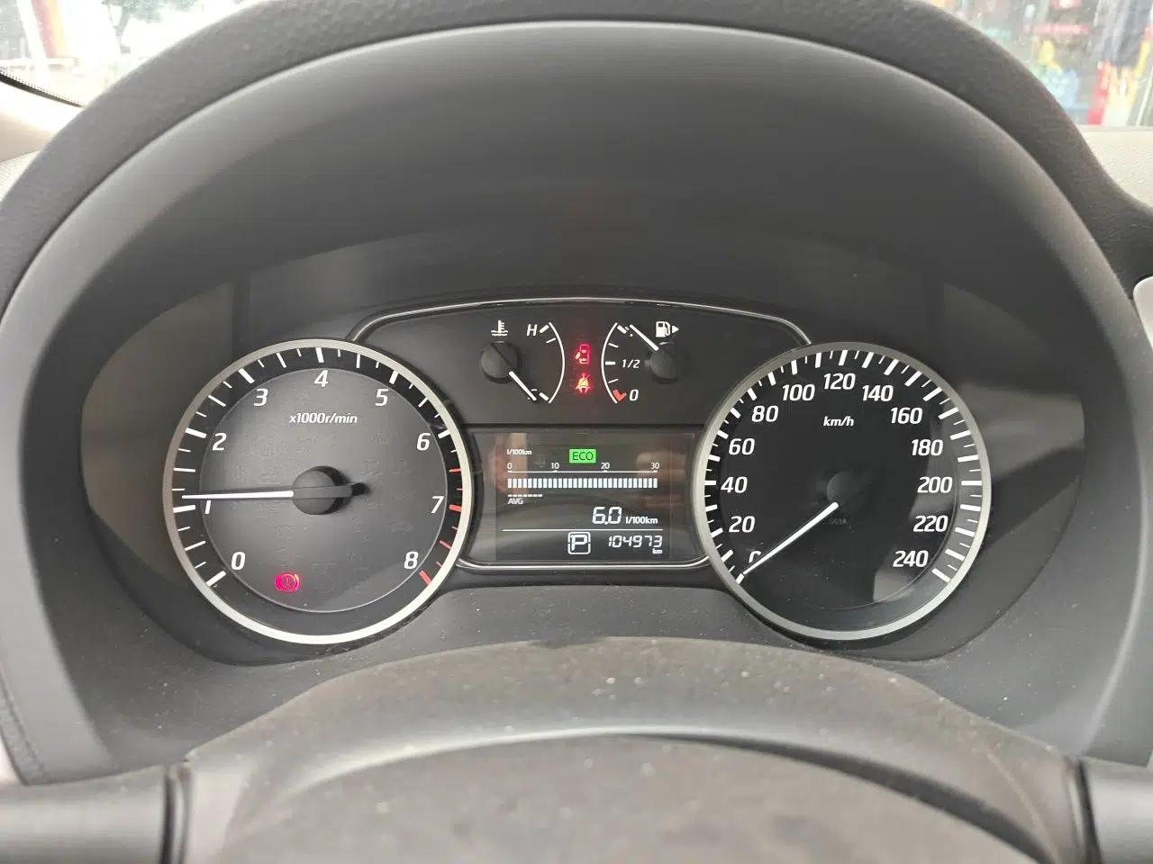 Nissan Sylphy 2016 1.6 XL CVT Deluxe Edition — миниатюра 8