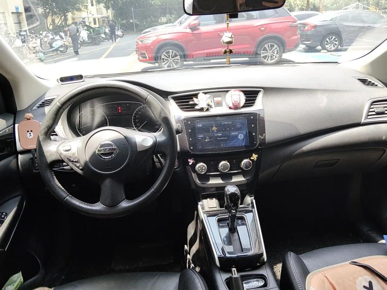Nissan Sylphy 2018 1.6XV CVT Deluxe Edition — миниатюра 9