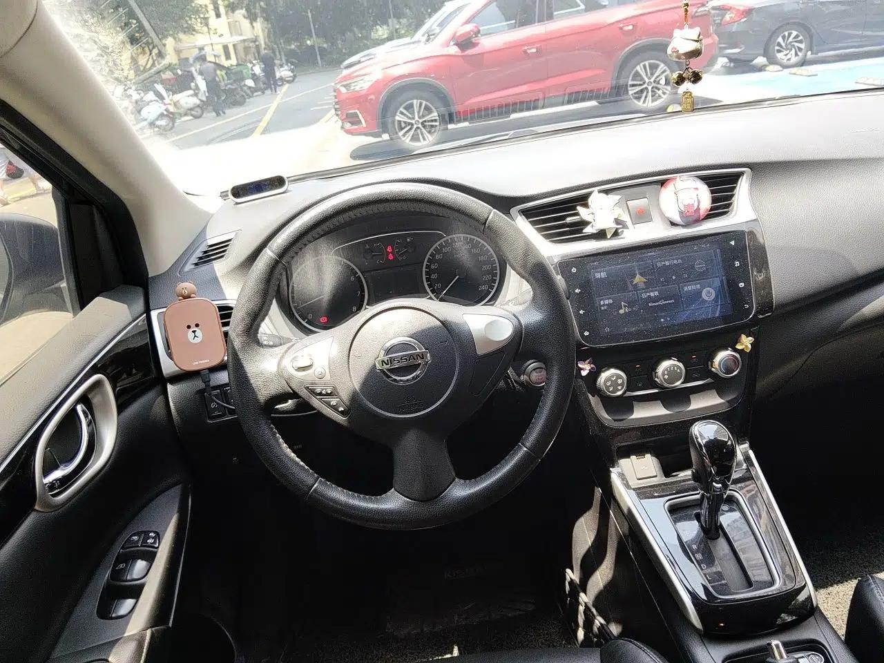 Nissan Sylphy 2018 1.6XV CVT Deluxe Edition — миниатюра 10