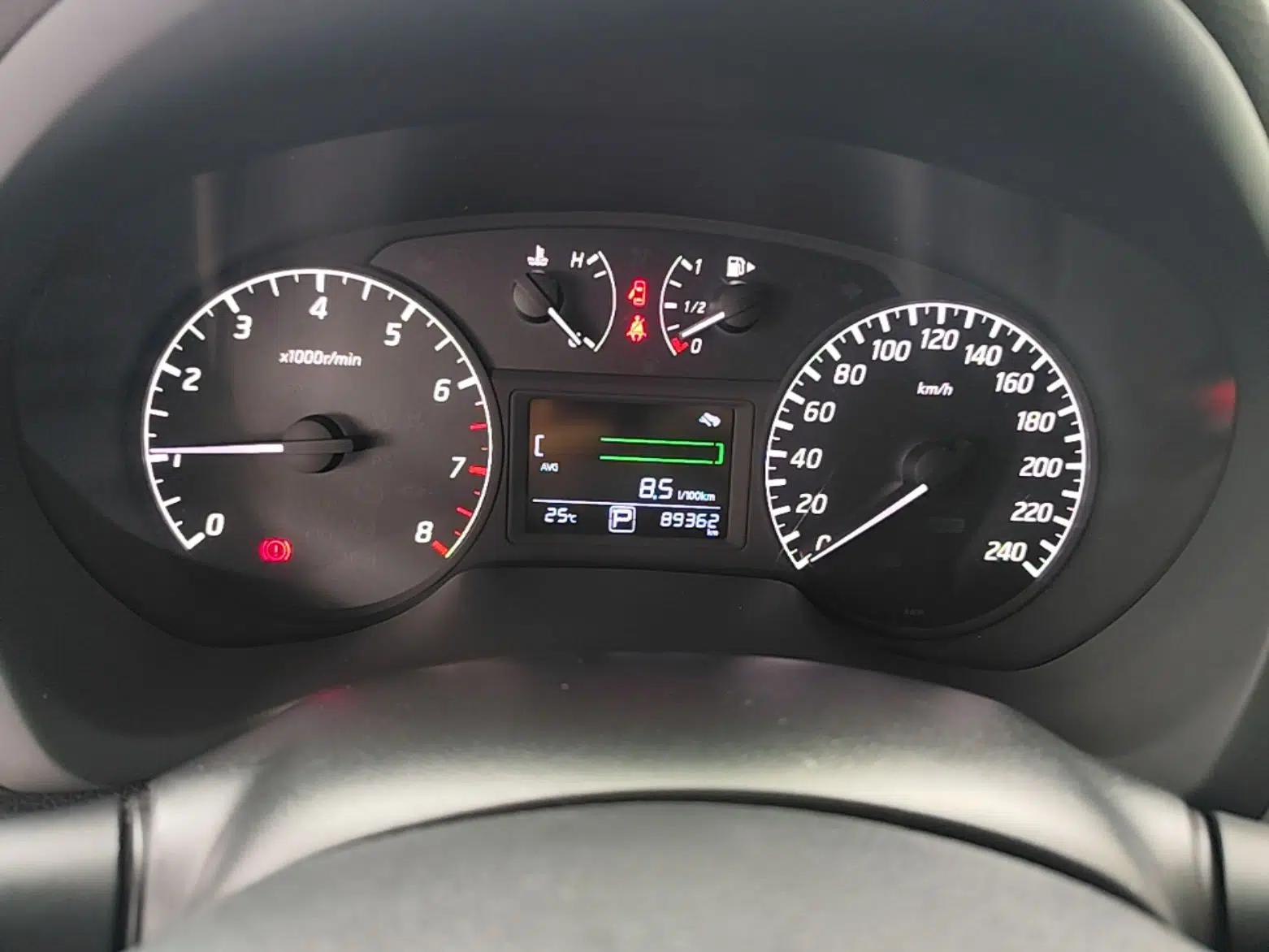 Nissan Sylphy 2014 1.6XV CVT Deluxe Edition — миниатюра 14
