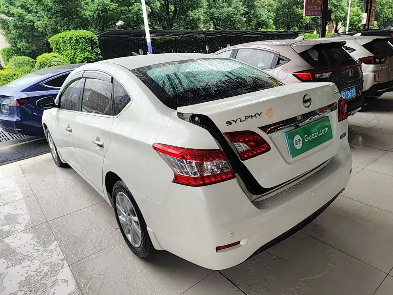 Nissan Sylphy 2014 1.6XV CVT Deluxe Edition — миниатюра 4