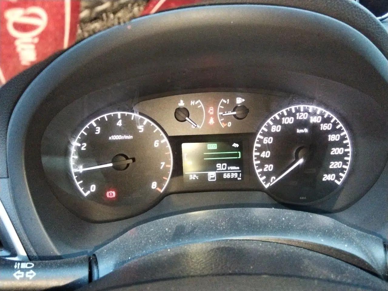 Nissan Sylphy 2014 1.6XV CVT Deluxe Edition — миниатюра 11
