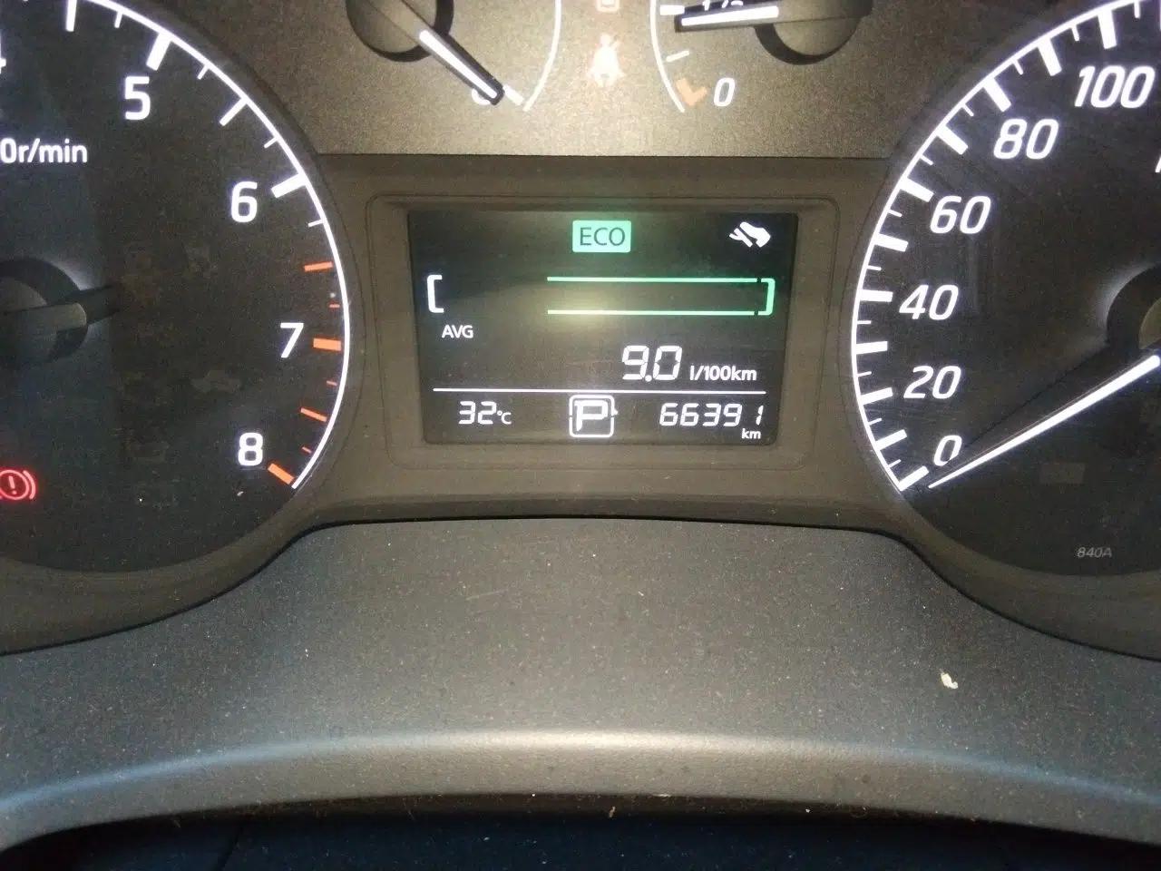 Nissan Sylphy 2014 1.6XV CVT Deluxe Edition — миниатюра 12