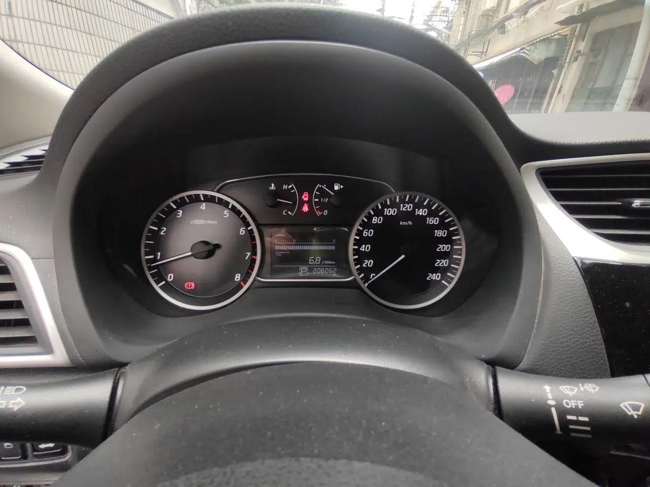 Nissan Sylphy 2016 1.6 XL CVT Luxury Edition — миниатюра 11